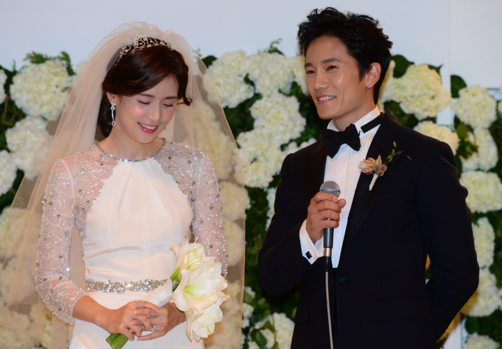 而婚后池晟亦如他在婚礼上的对李宝英的宣言"虽然实际性格是个冷静