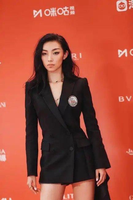 演员那尔那茜自爆定向委培事件引质疑，相关