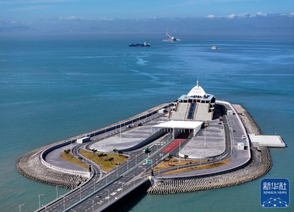 新华全媒港珠澳大桥游开通