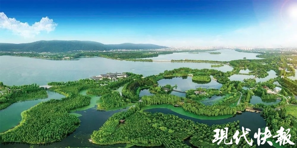 沙家浜湿地公园位于常熟西南风景秀丽的阳澄湖畔,总面积414公顷,是一