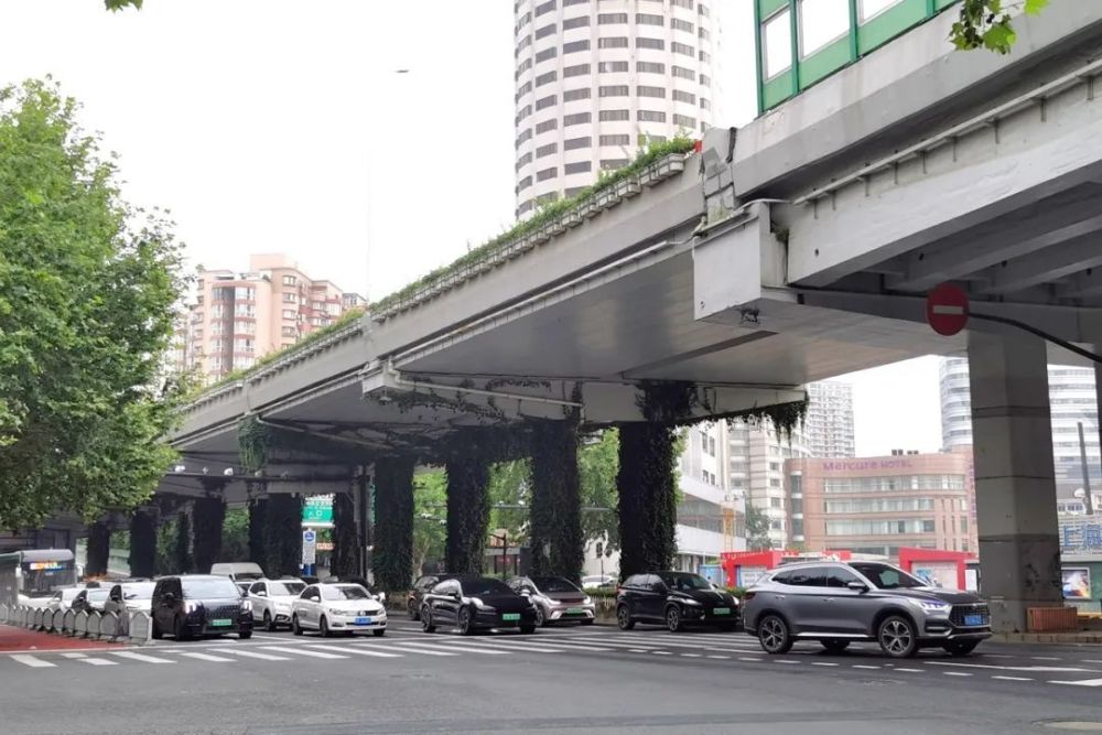 内环高架武夷路下匝道处交通组织有调整左转车道变啦