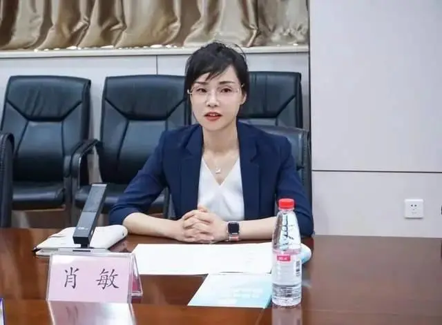 准80后女局长肖敏拟提名为市长候选人英语德语无缝切换曾任政法委书记