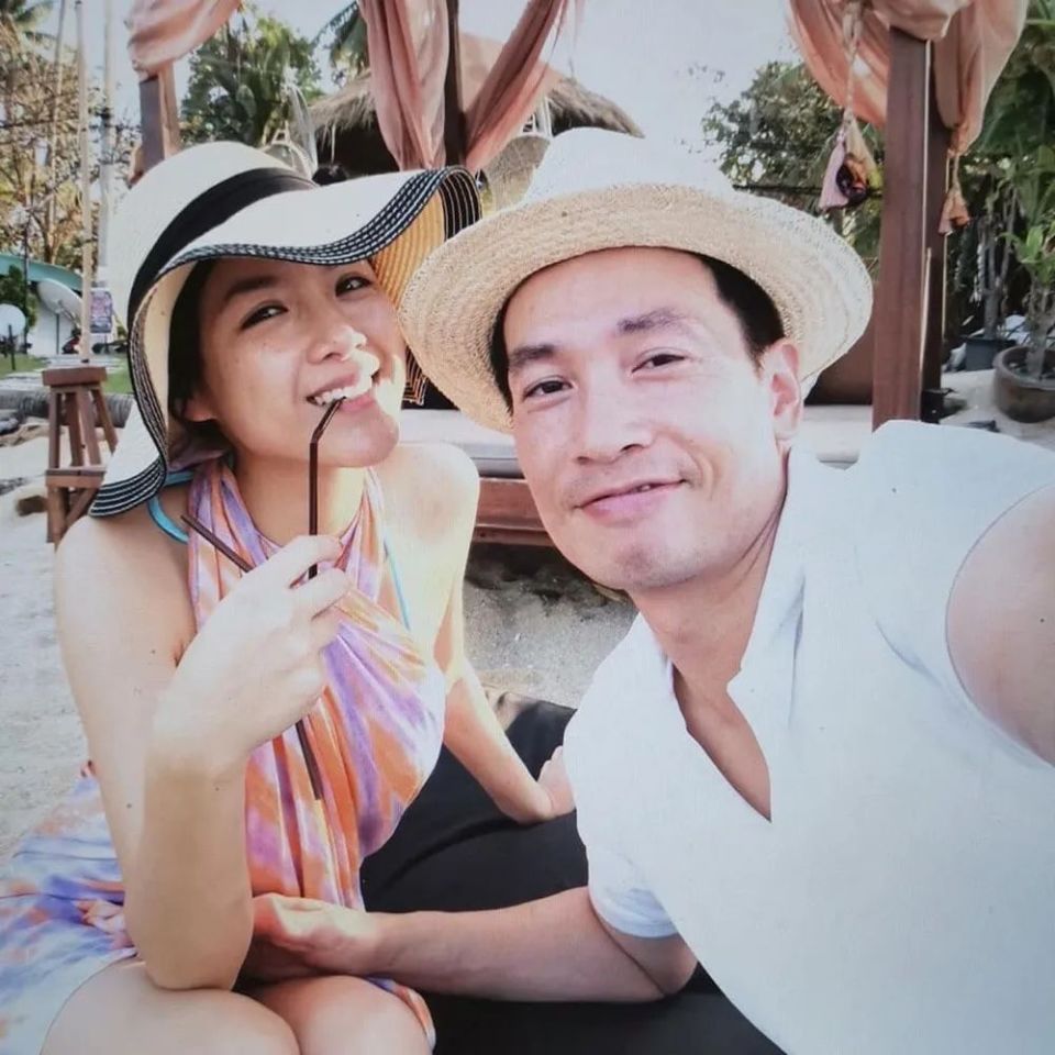 陈豪夫妇中秋合体秀恩爱,42岁陈茵媺保养得宜,比选美时更漂亮