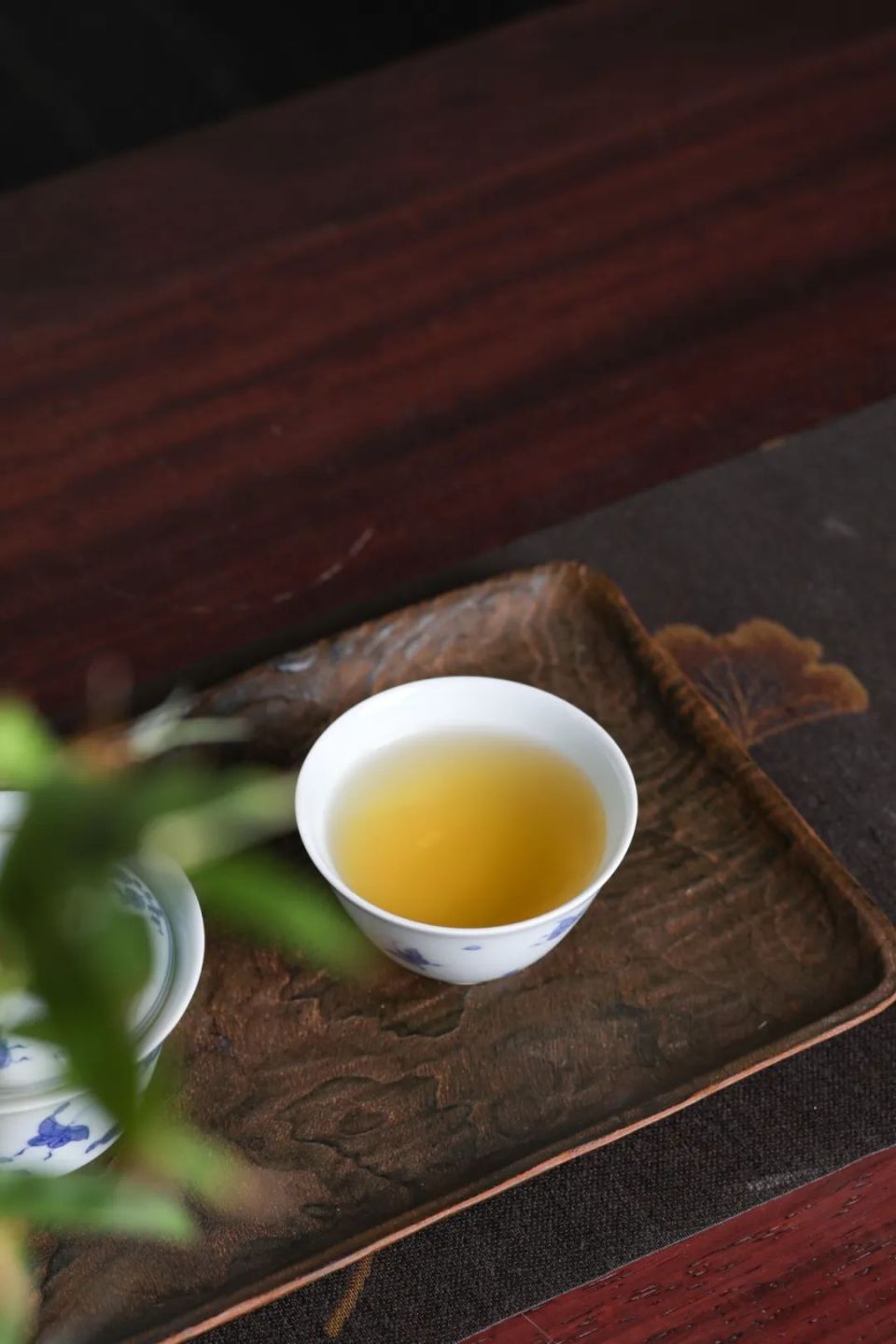 「贵妃笑」正山小种红茶,以金牡丹小品种为茶青原料制作而成