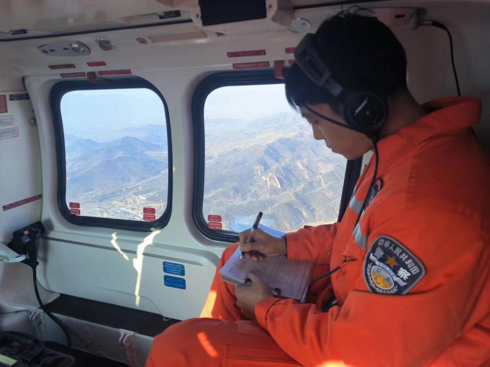 北京青年报记者从北京市公安局获悉,北京市公安局再次启用警用直升机