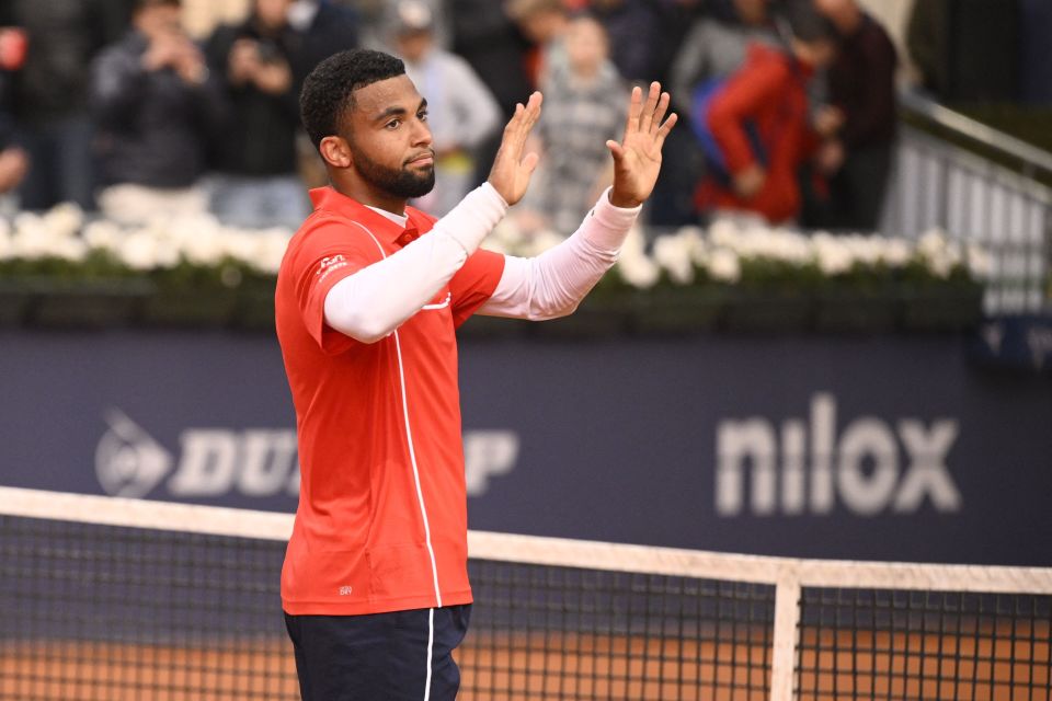 网球——巴塞罗那公开赛:菲斯晋级_腾讯新闻