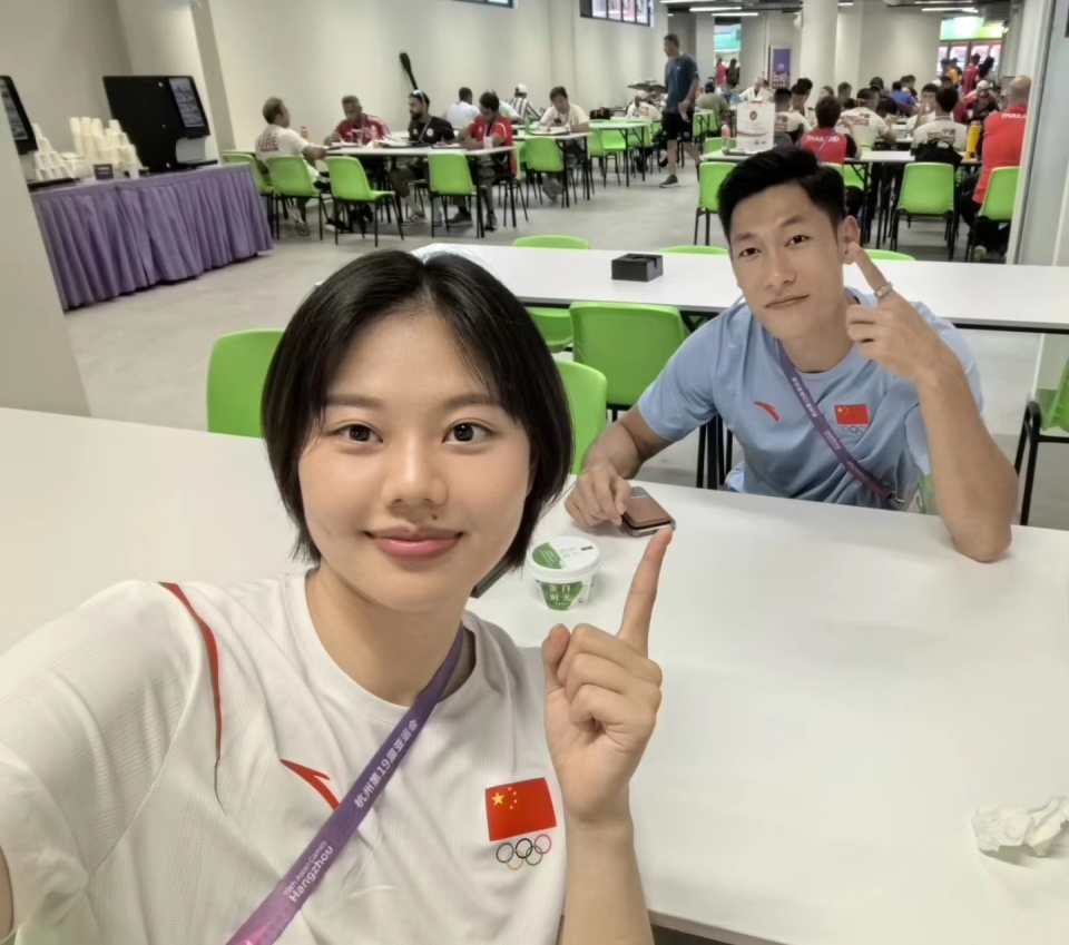 龚翔宇,丁霞,袁心玥!女排3位奥运冠军,从北京回到杭州亚运村