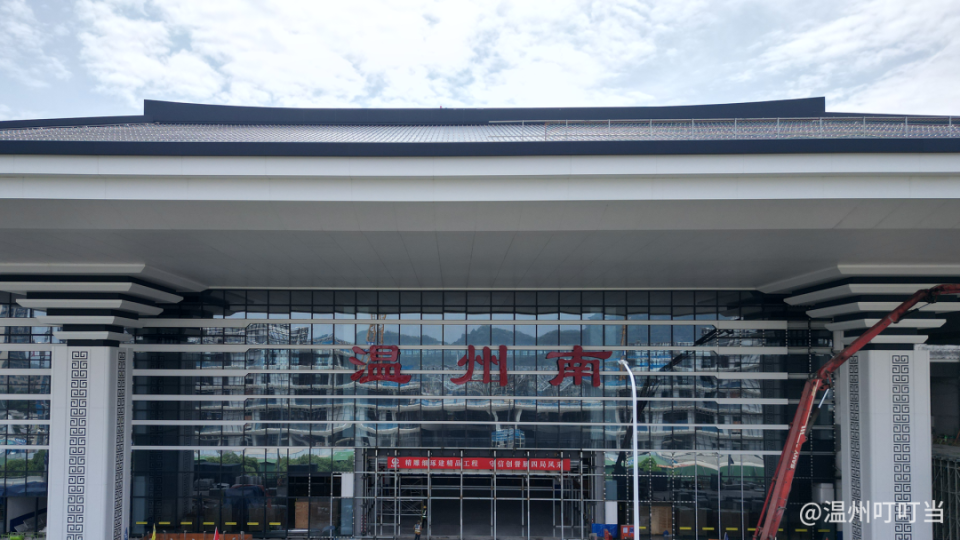 温州南站天价广告位!128万/年