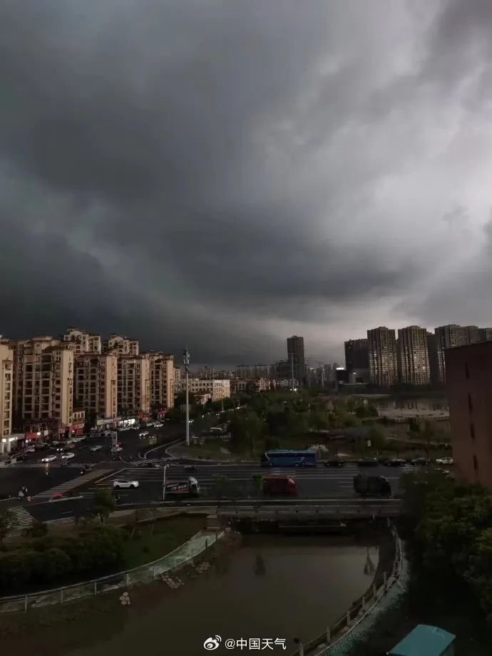 强对流天气橙色预警 | 南昌又现强对流天气,一小时内连发两条气象红色