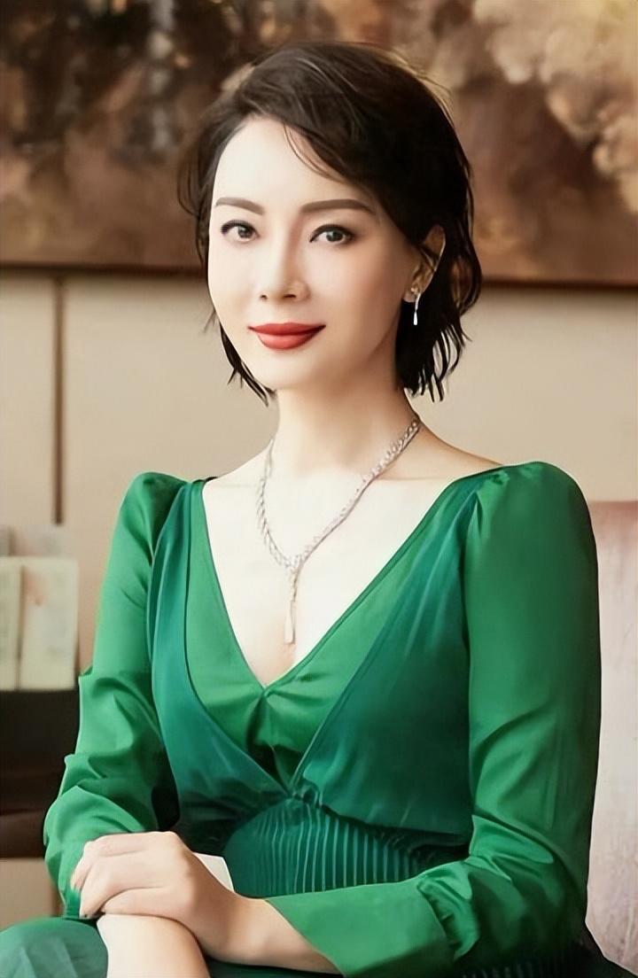 僵硬的陈数,假哭的热巴,都来看看原生脸蒋欣,教你教科书式哭戏