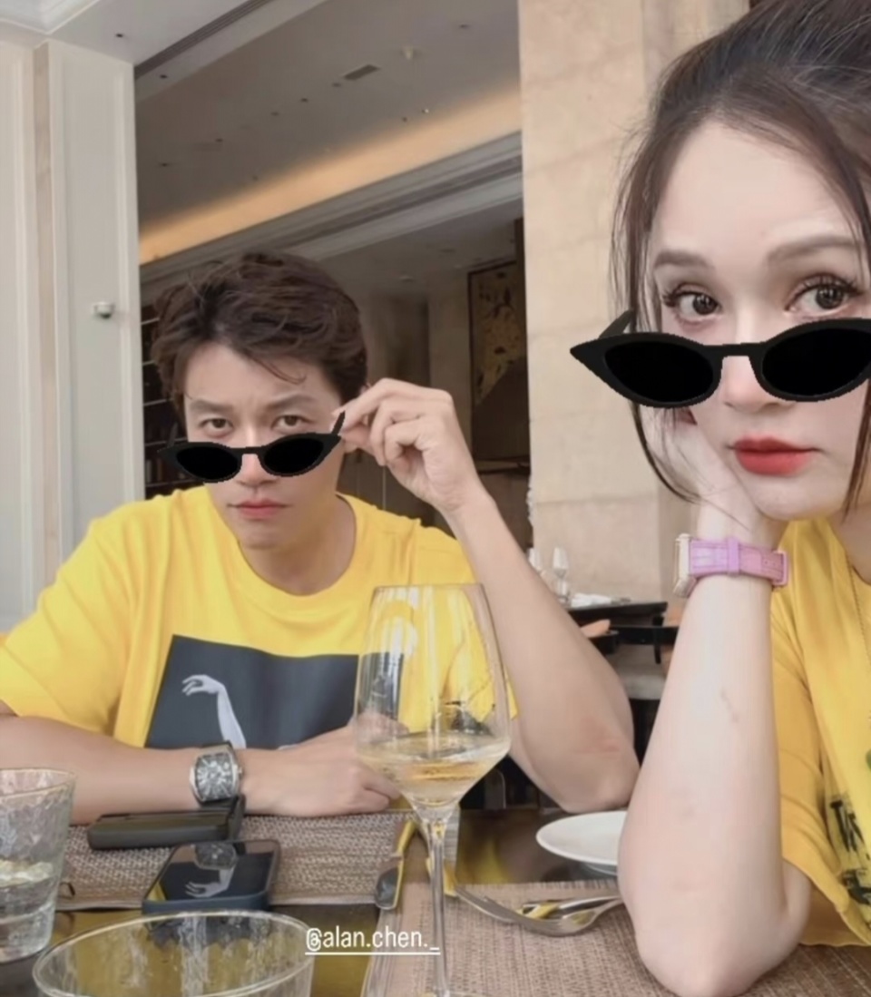 陈乔恩和艾伦重游定情地,两人穿情侣装好般配,结婚2年仍在热恋_腾讯