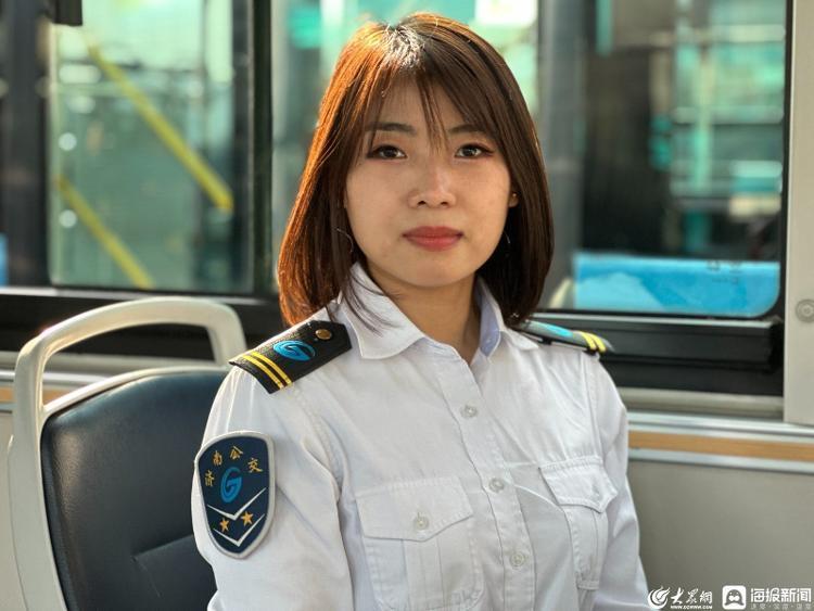济南美女公交司机把兴趣变成职业 每天安全打卡近200个公交站点