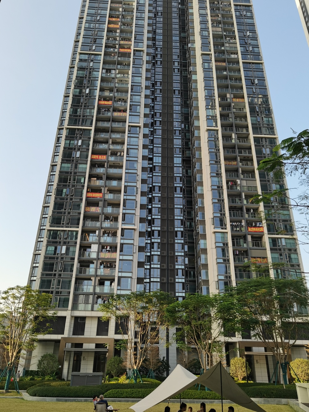 深圳一业主称刚买完房楼盘就降价几十万销售，开发商：中介虚假宣传-叭楼楼市分享网