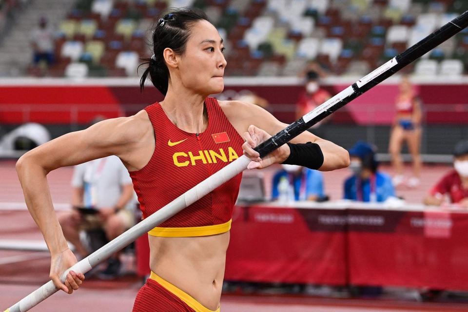 35岁的李玲被称为"中国女子撑竿跳高女神",职业生涯曾四次刷新亚洲