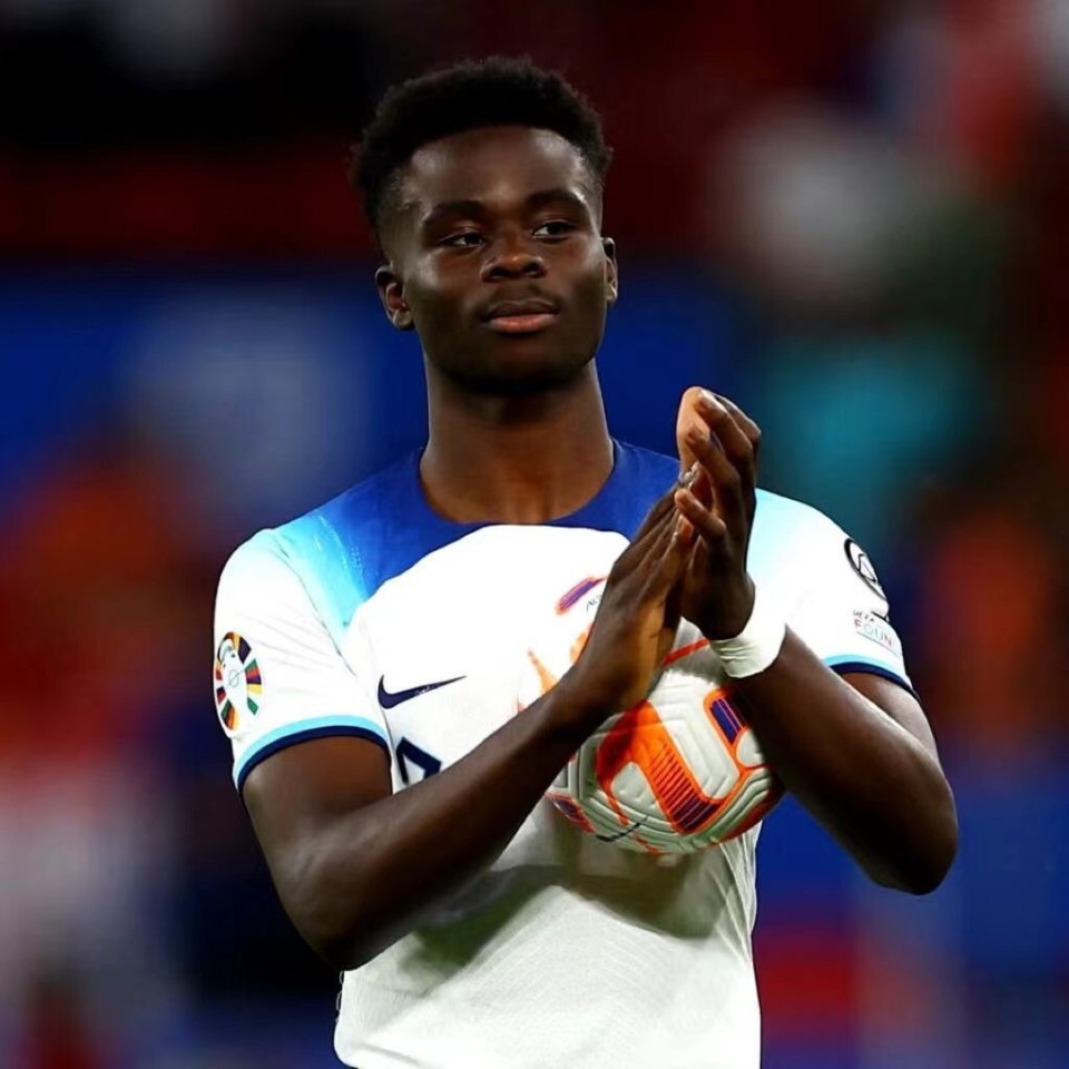 官方萨卡离开英格兰队回到俱乐部康复