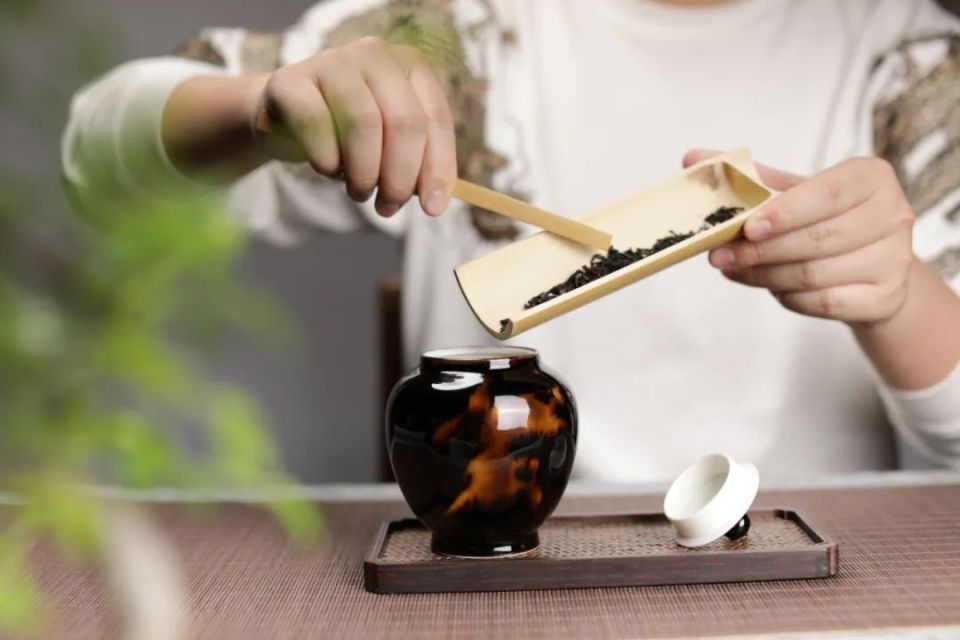 黑夜洒金·极致“釉”惑-腾讯新闻