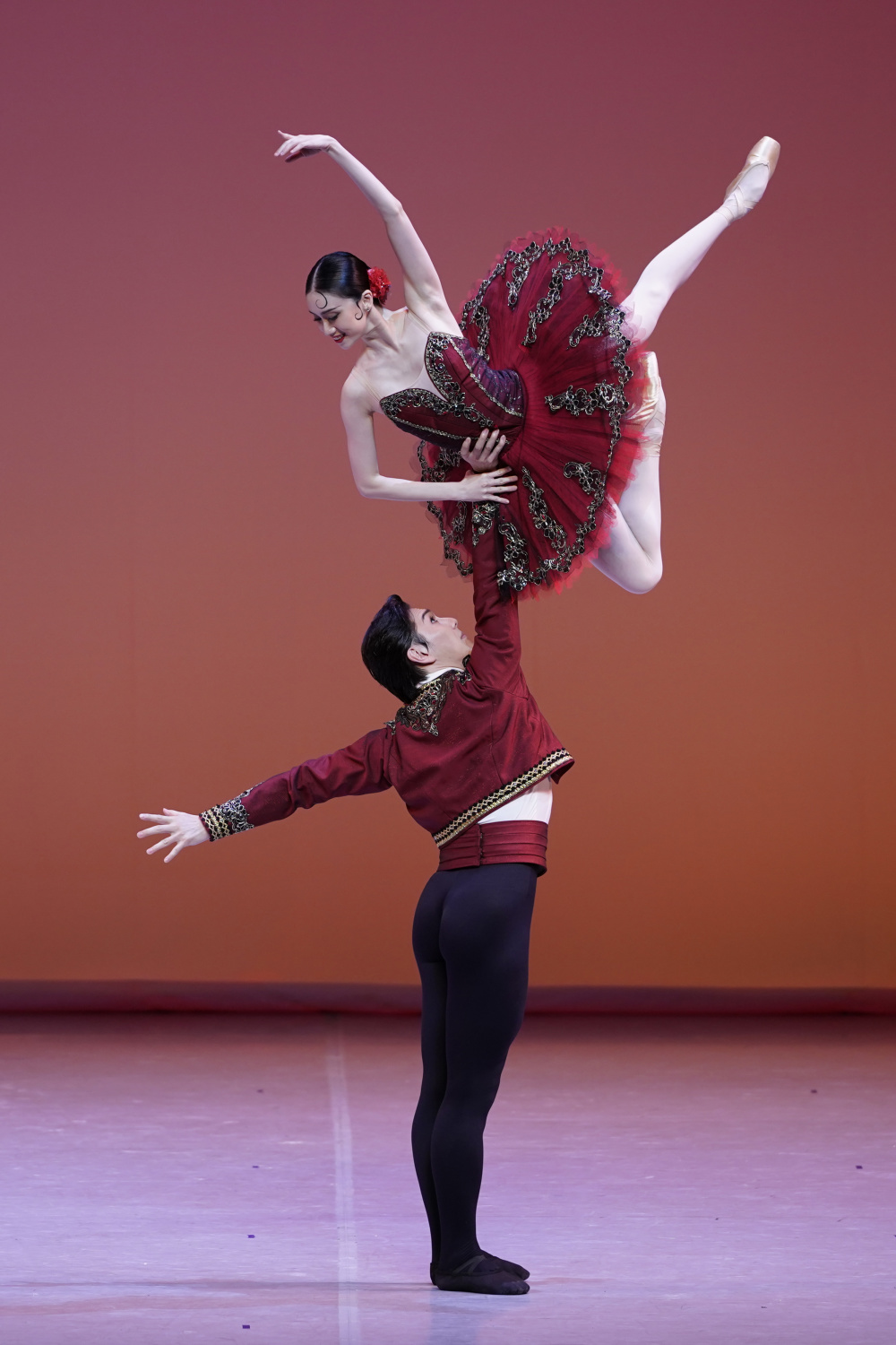 中央芭蕾舞团首次赴中东地区大规模巡演,展现中国芭蕾独特魅力_腾讯