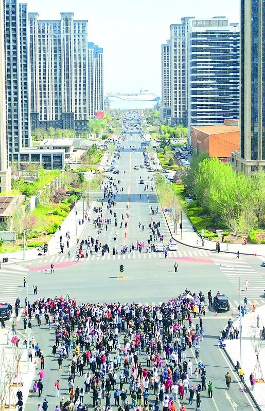 汉服少年诵读经典,两米高机器人跳舞,武术少年大展拳脚……半岛晨报港