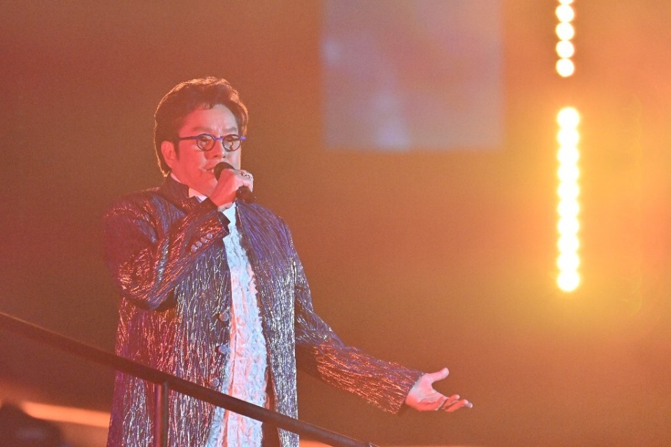 歌坛巨星谭咏麟激情献唱搅热汕头冬夜_腾讯新闻