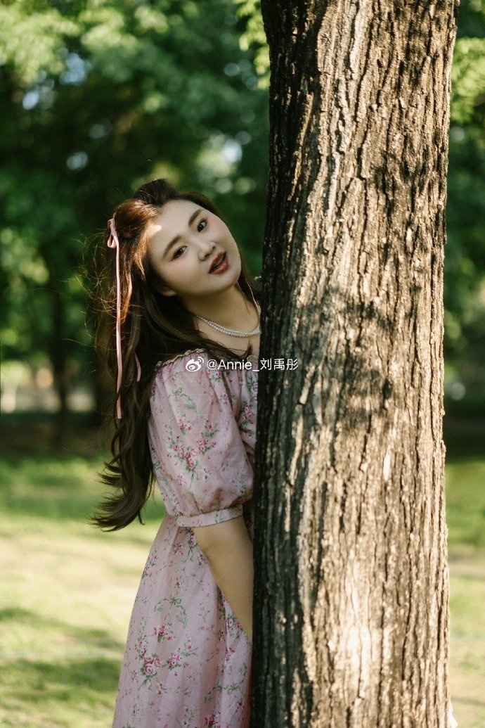 "大宝贝"刘禹彤晒个人照:2米女孩也有少女心 完成充电咯