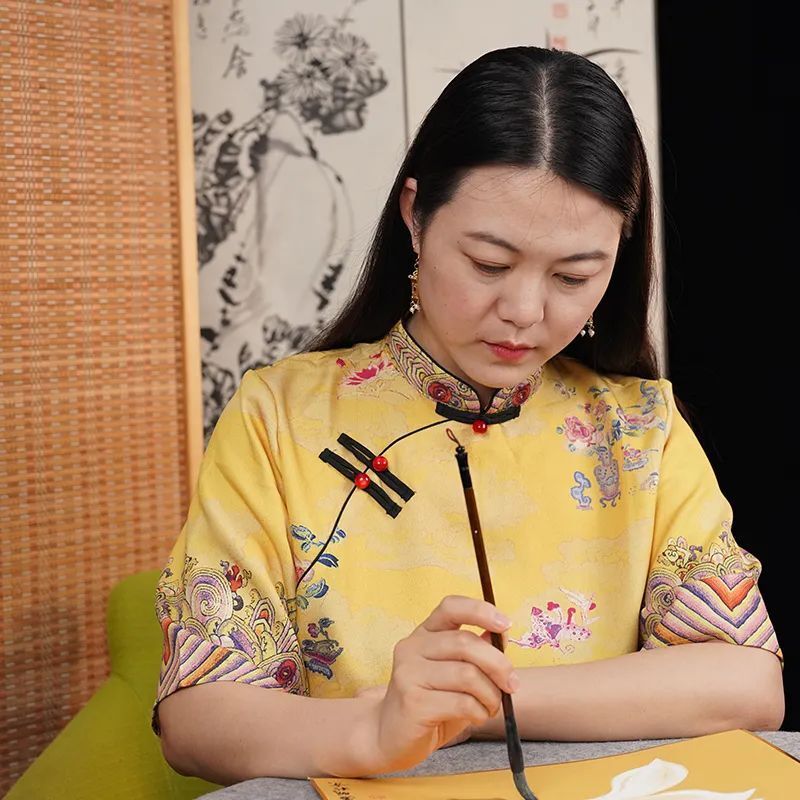 欧阳老师通过深入浅出的教学方式,让学员们轻松掌握国画的基本技巧和