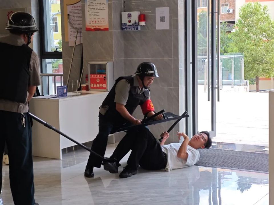 应急于心 防范于行丨永善县政务服务中心开展反恐防暴演练