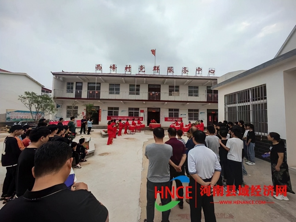 方城县柳河西峰锣鼓队敲响文明幸福音