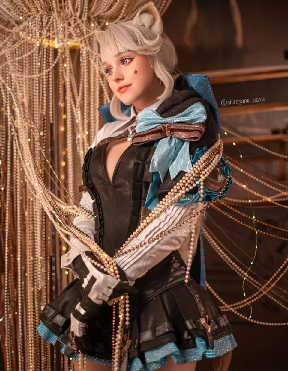 俄罗斯美女cos《蜘蛛侠》格温,穿健身服显完美身材