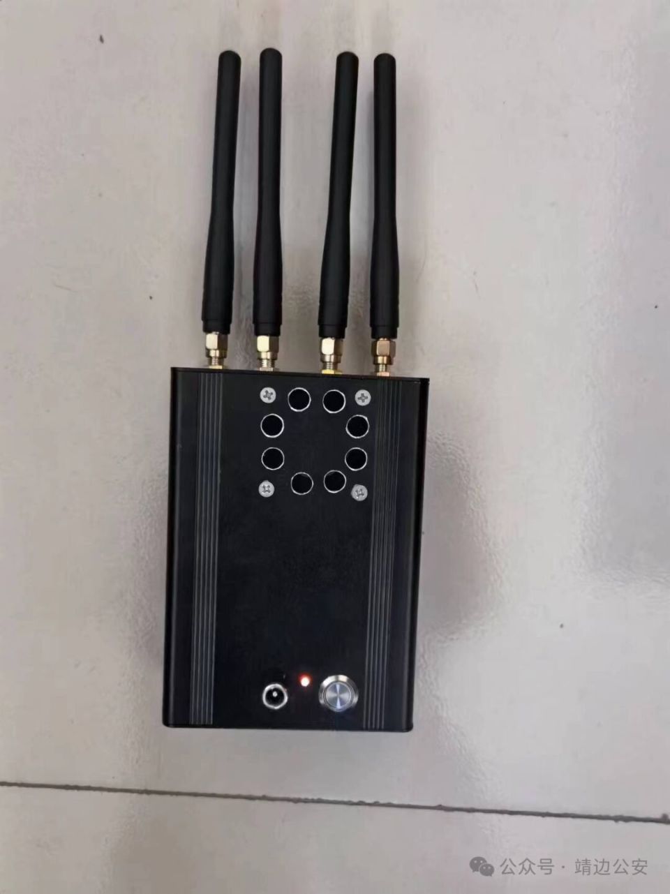 用干扰器阻止锁车门正行窃时被抓现行事发榆林靖边