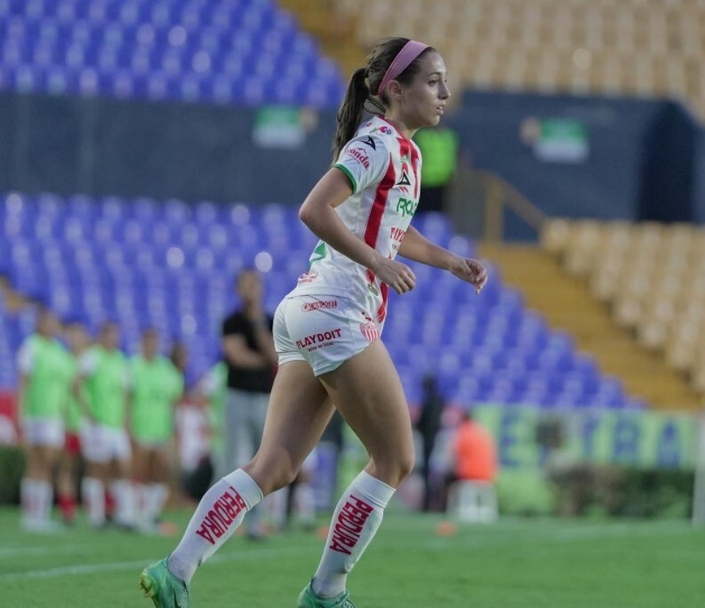 靠相貌身材吃饭了,24岁美国女足队员退役,经营成人网站账号