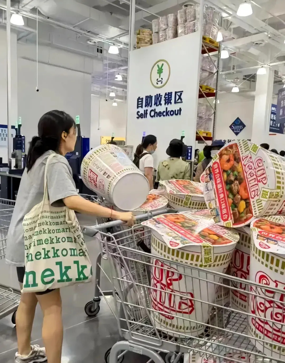 商超不断倒闭，交会员费的山姆人山人海：背后原因令人深思-腾讯新闻