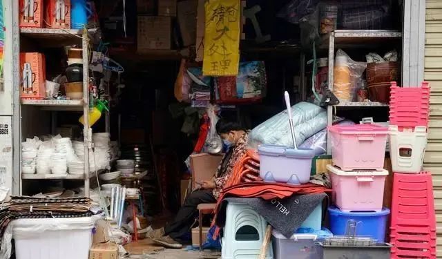 西安女娃独居在吉祥村的故事