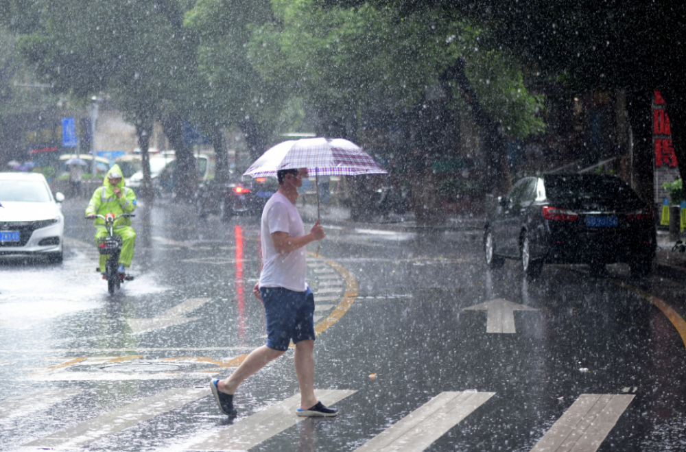 下雨的图片真实照片图片