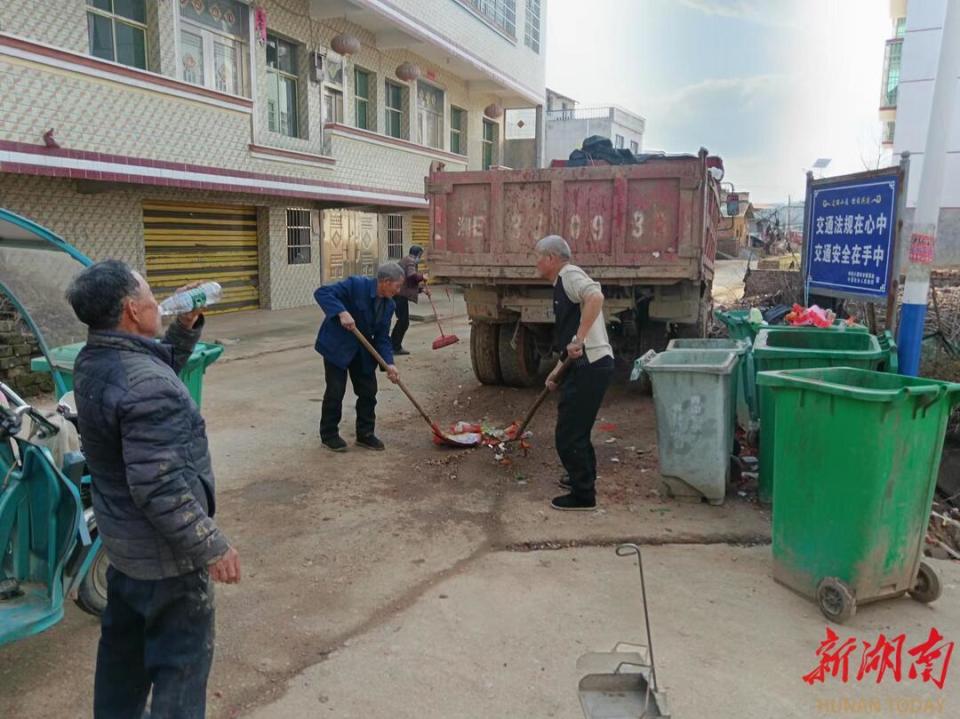 春节扔垃圾图片