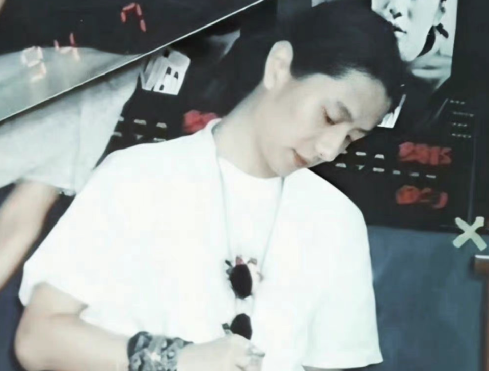 15年后再看"音乐浪子"郑钧:他浪子回头,跟刘芸无关!