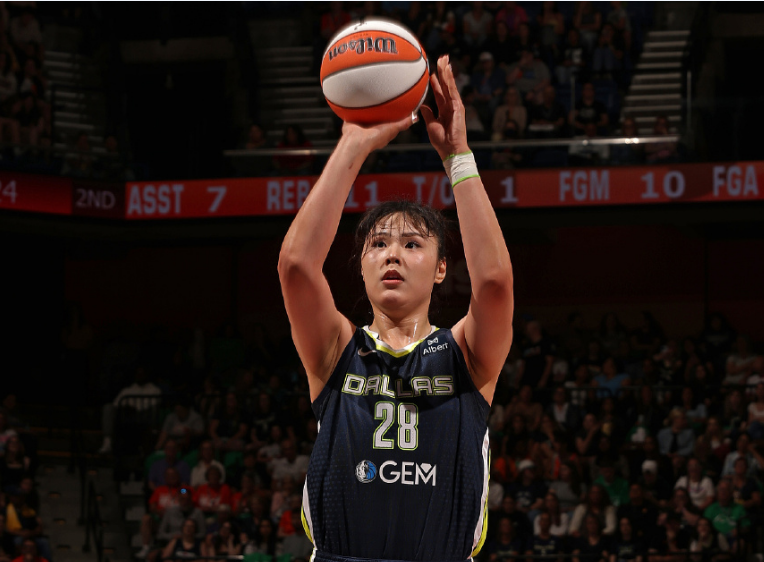 WNBA：李月汝4中1仅2+7飞翼狂输30分 惠特科姆36+7三分