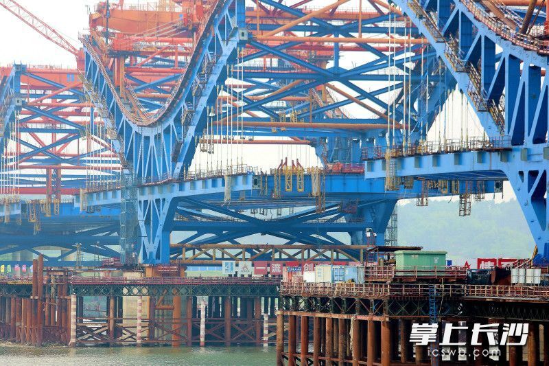 组图 | 过节不休息,暮坪湘江特大桥建设施工不打烊