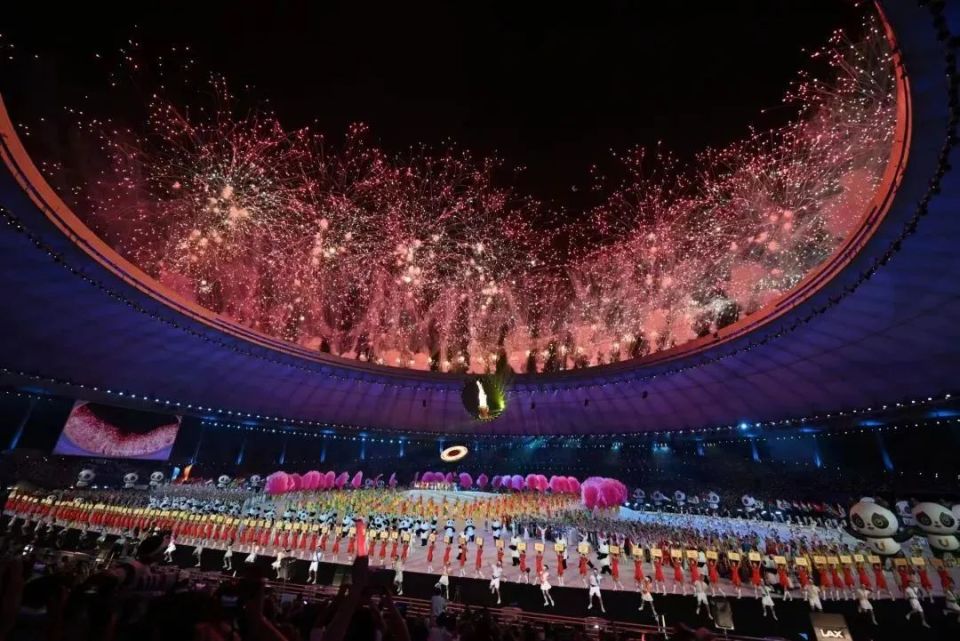 简约、安全、精彩！全球青年在阳光下欢聚，中国兑现对世界的庄严承诺_腾讯新闻