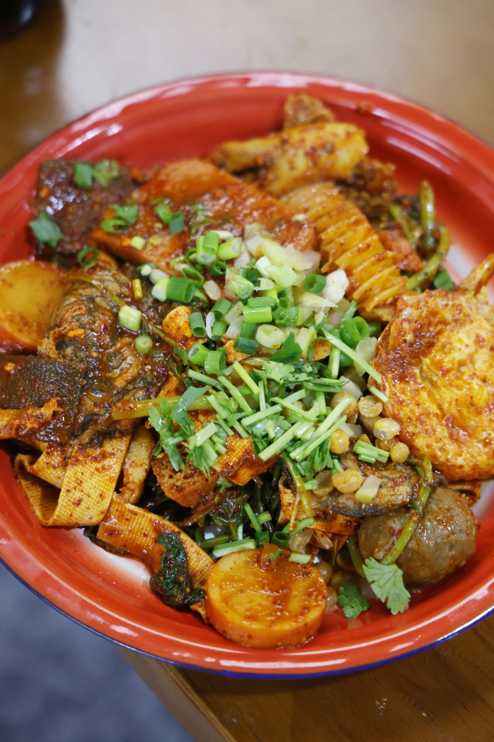 郑州爆改版甘肃麻辣烫火了,店主还做过淄博烧烤