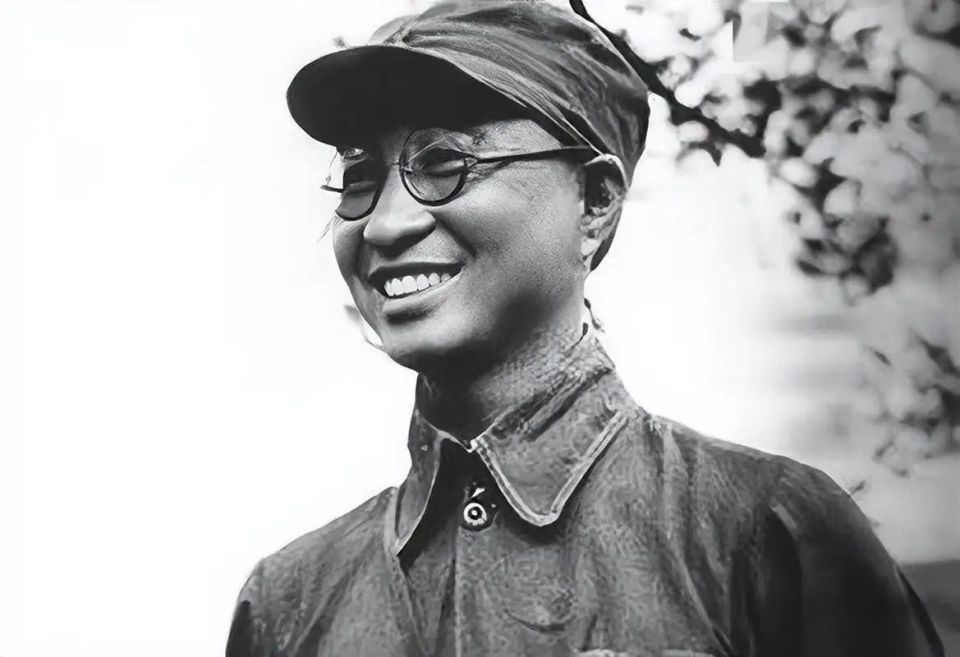 1954年中央会议,周总理为何嘱咐陈赓大将带枪坐高岗身后_腾讯新闻