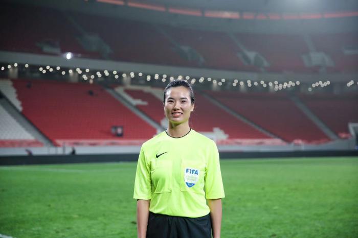 中超首位女裁判直到大学才与足球结缘
