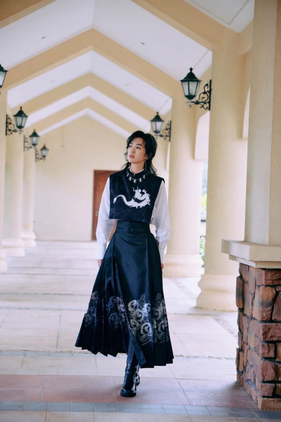 姚安娜|亮相湖南卫视跨年晚会,倾情演唱《去有风的地方》