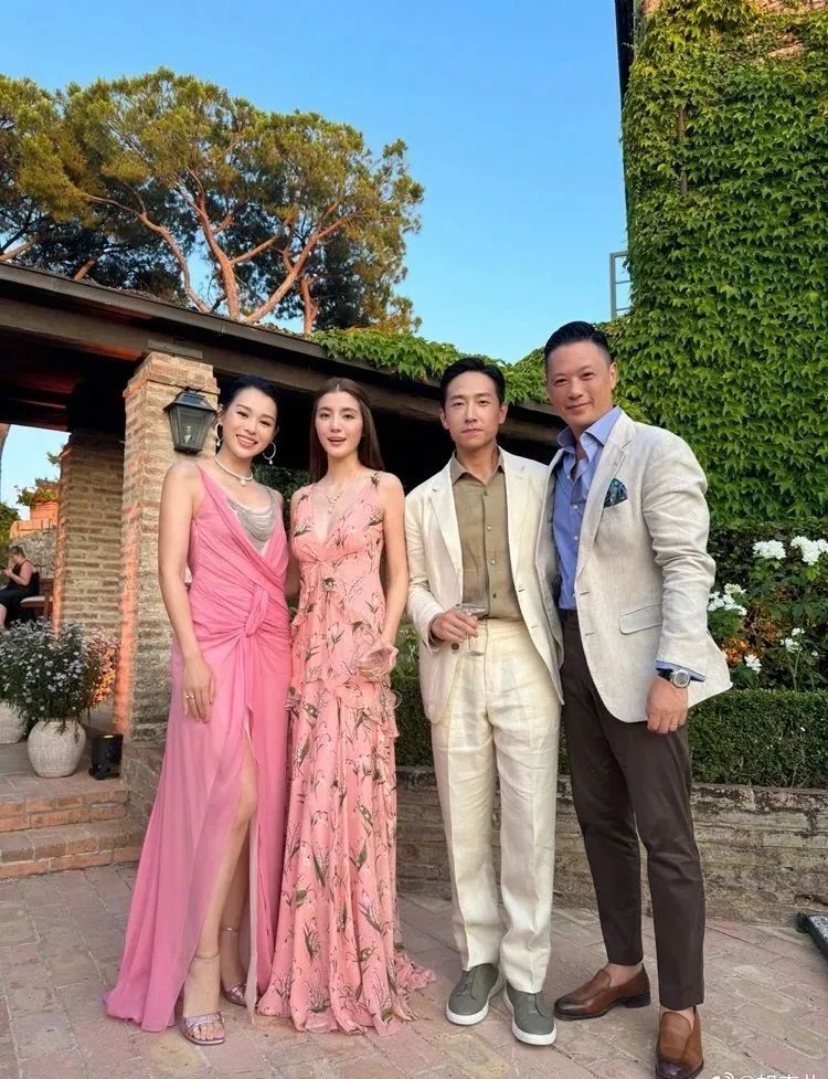 胡杏儿看张惠妹演唱会,激情跟唱所有歌曲,老公举手机全程记录