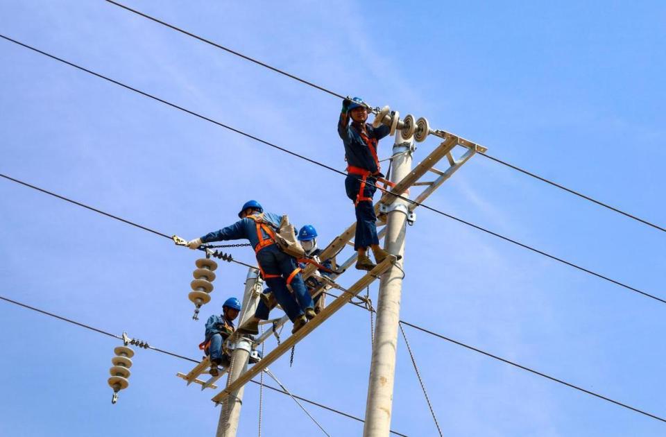 "由于35千伏青北线为110千伏青峰岭变电站配出到35千伏北冷变电站的主