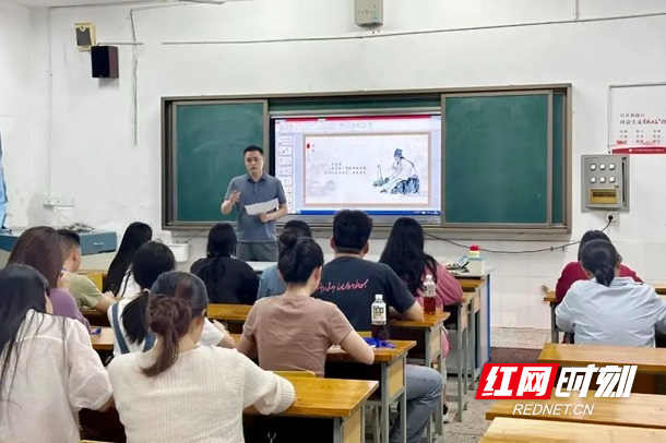 大学晚上上课的照片图片