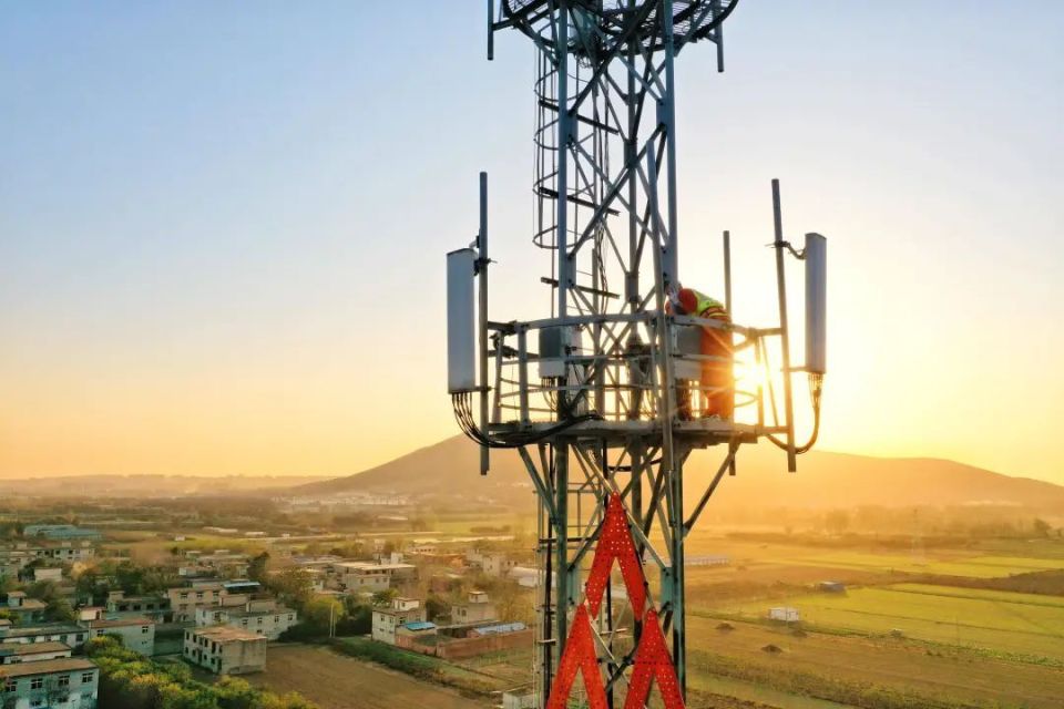 在这个具有里程碑意义的特殊日子里,中国铁塔股份有限公司党委书记