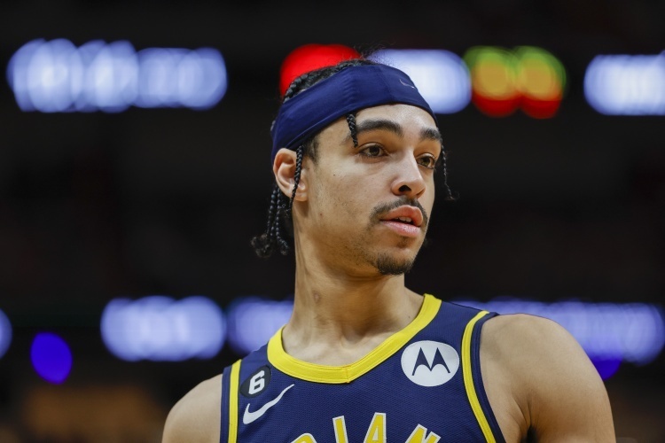 麦康纳:内姆哈德非常出色 没有他球队不会取得这样的成绩