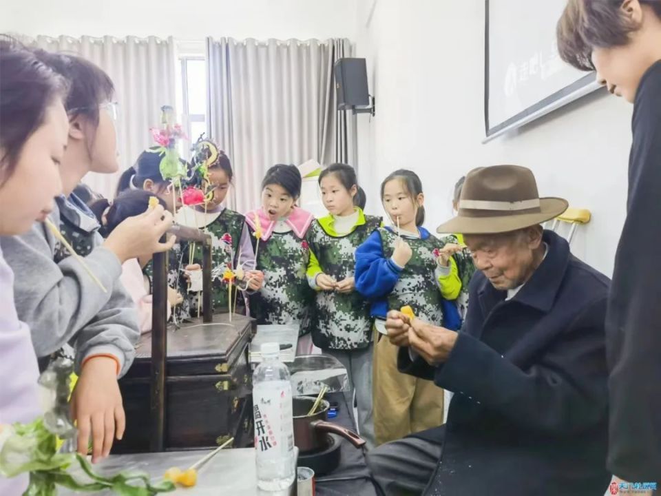 市教育局相关负责人介绍,华师一附中汤逊湖学校学生来天门研学,是武汉