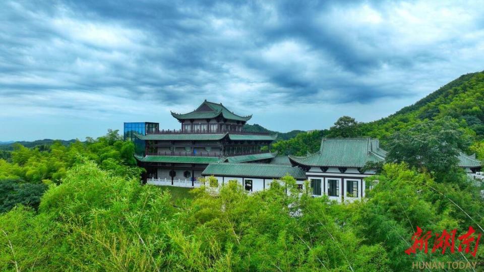 桃江县的天问书院从今天起是湖南日报文旅集团教育培训基地