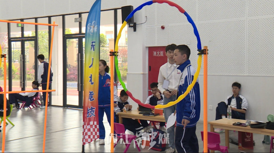 内江市举行首届学生信息素养提升科创实践现场交流展示活动